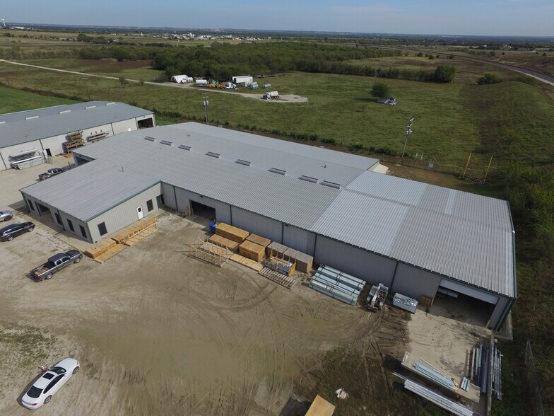 11647 Armetco Dr, Justin, TX à louer - Photo du bâtiment - Image 1 de 24