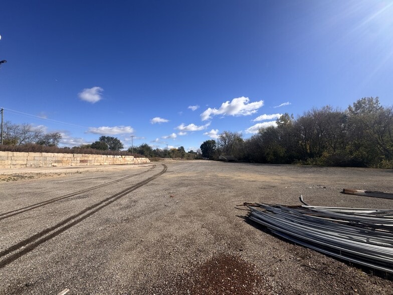 31W377 Spaulding Rd, Elgin, IL for lease - Building Photo - Image 2 of 5