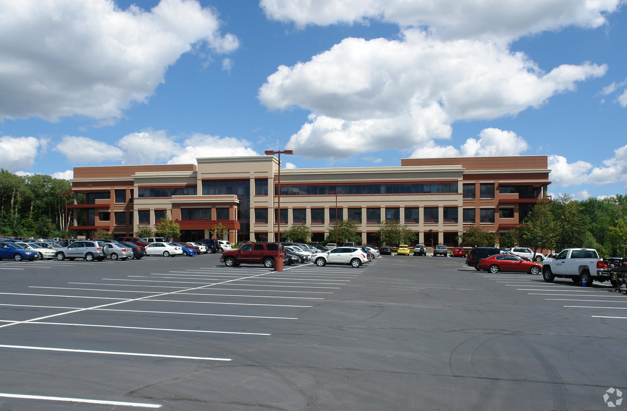 110 N Cheshire Ln, Minnetonka, MN for lease Primary Photo- Image 1 of 5