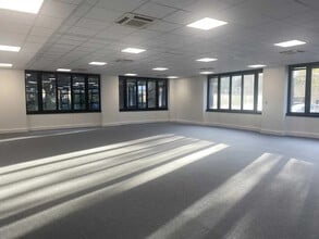 Office in Saint-Didier-au-Mont-d'Or for lease Interior Photo- Image 1 of 2