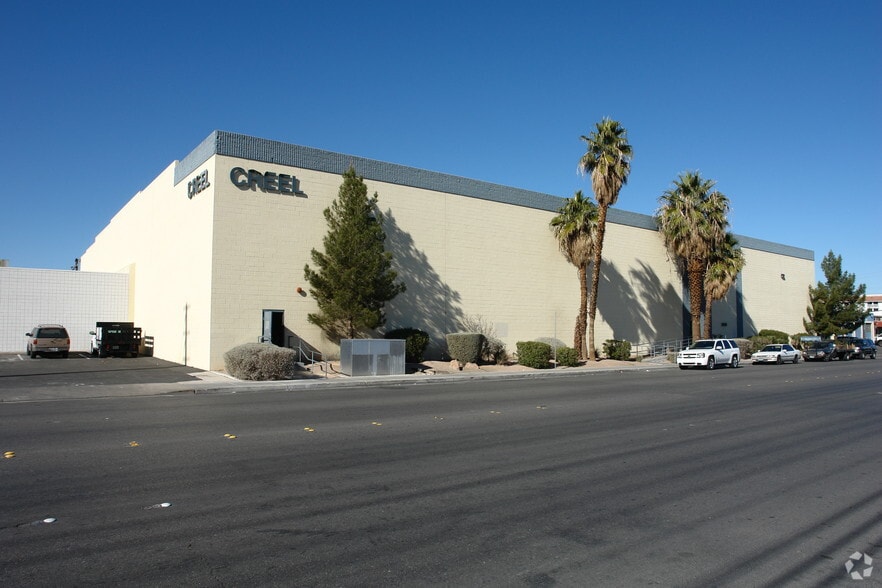 2631 S Highland Dr, Las Vegas, NV for lease - Primary Photo - Image 1 of 7