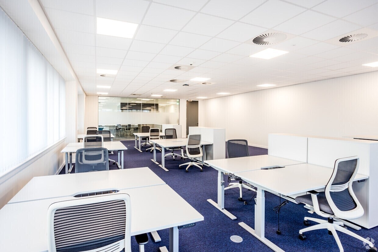 Phoenix Crescent, Bellshill for lease Interior Photo- Image 1 of 2