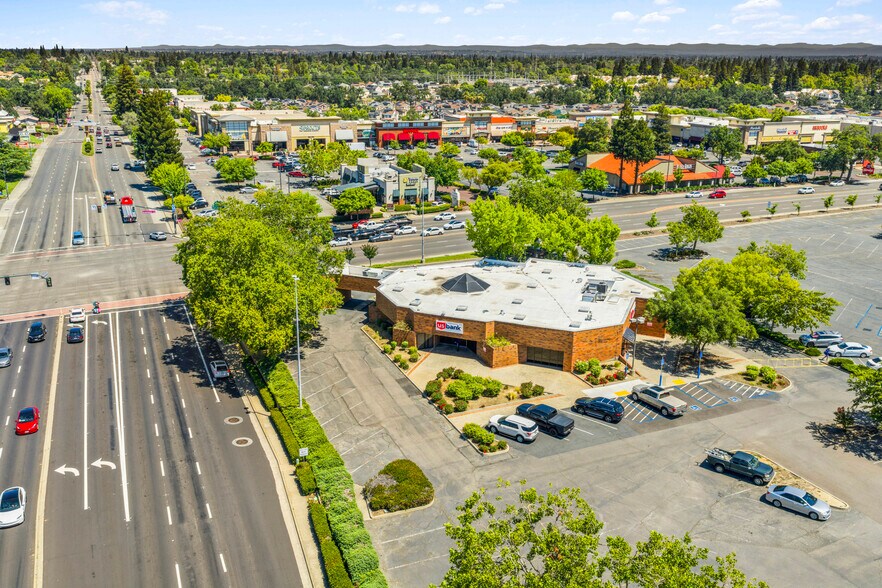 6199 Sunrise Mall Rd, Citrus Heights, CA à vendre - Photo du bâtiment - Image 3 de 33