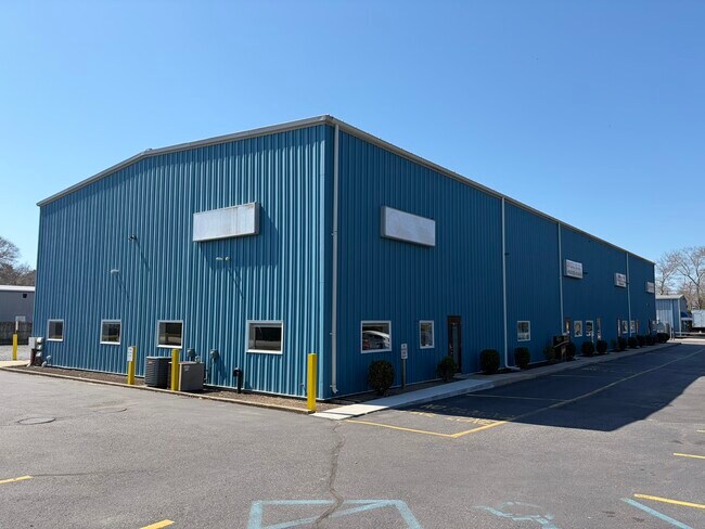 Plus de détails pour 66 Old Country Rd, Quogue, NY - Bureau, Industriel à louer