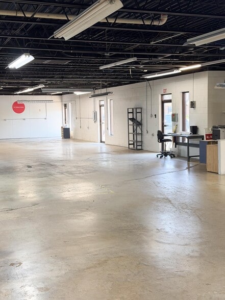 3301 Healy Dr, Winston-Salem, NC for lease - Building Photo - Image 3 of 7