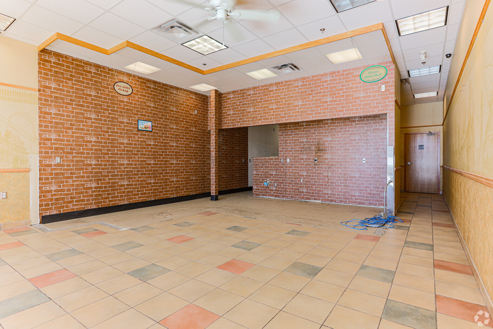 3700 Mayor Magarth Dr S, Lethbridge, AB for lease Interior Photo- Image 1 of 6