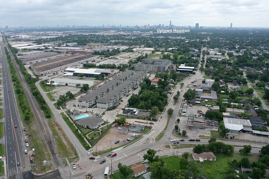 2106 Antoine Dr, Houston, TX à vendre - Photo du bâtiment - Image 2 de 15