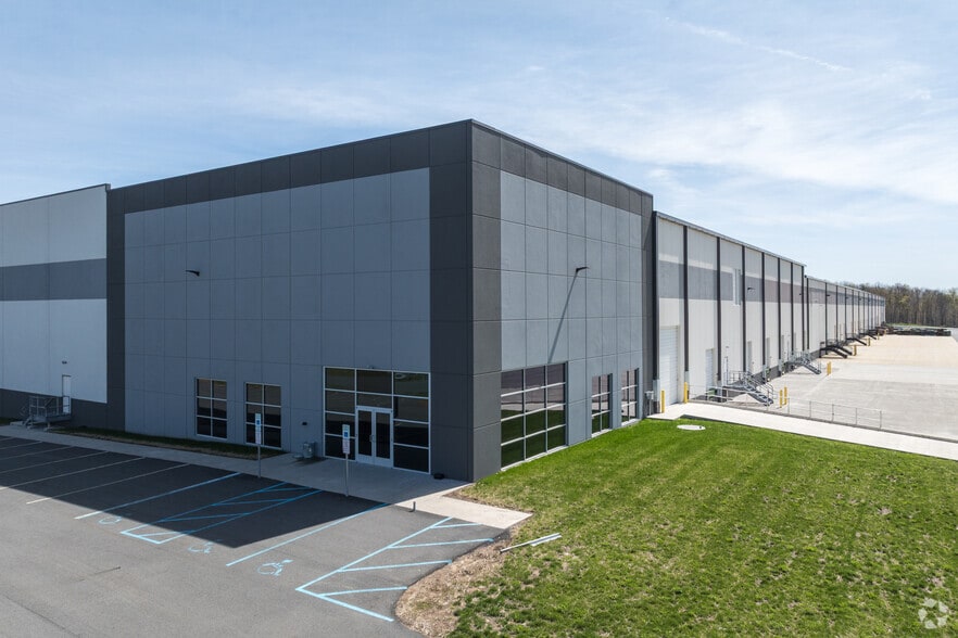 100 First Ave, Gouldsboro, PA à louer - Photo du bâtiment - Image 3 de 4