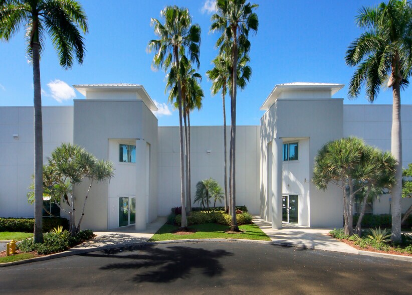 8501 NW 17th St, Miami, FL à louer - Photo du bâtiment - Image 3 de 5