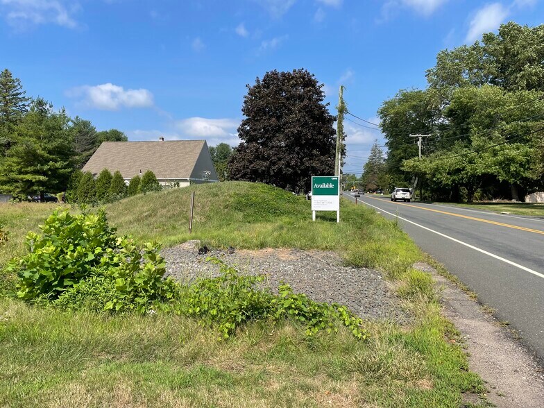 37 Hartford Ave, Granby, CT à vendre - Photo du bâtiment - Image 2 de 3