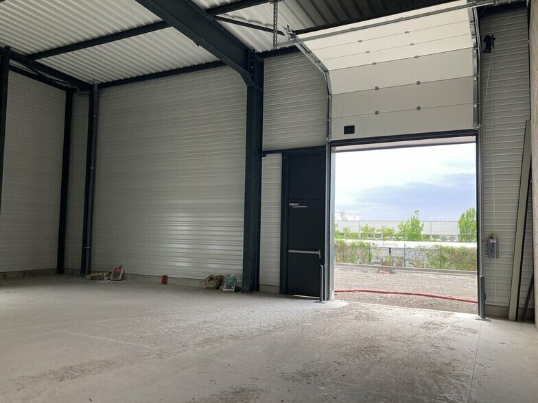 Flex in Obernai for lease - Building Photo - Image 1 of 9