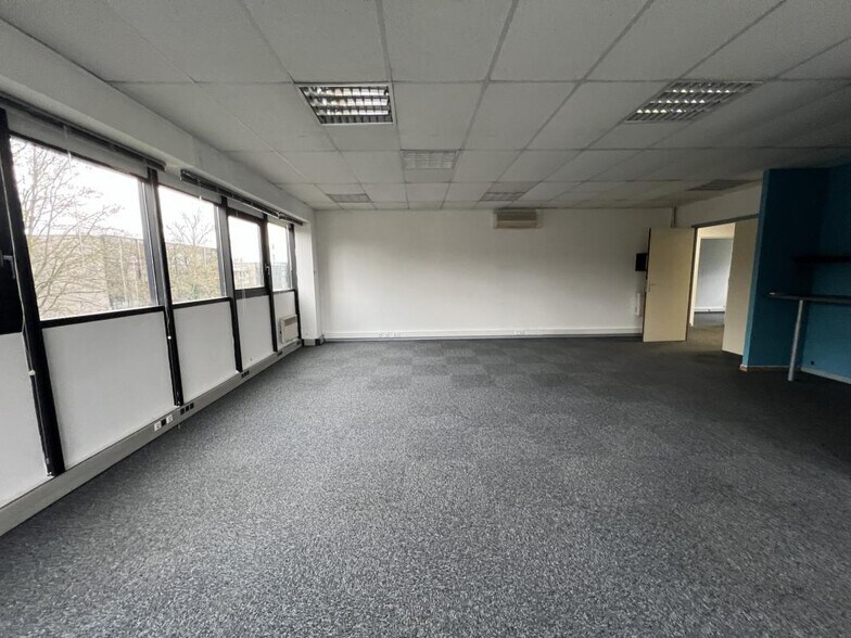 Office in Reims for lease - Interior Photo - Image 3 of 4