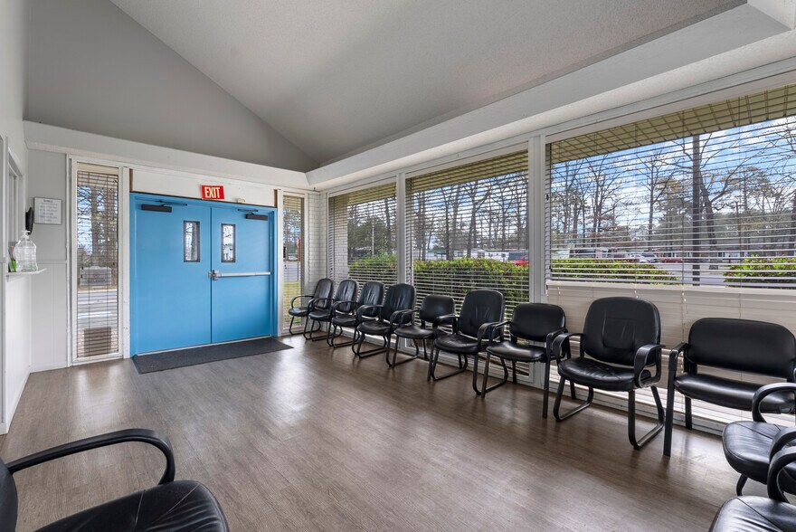 9100 Geyer Springs Rd, Little Rock, AR à vendre - Photo du bâtiment - Image 3 de 7