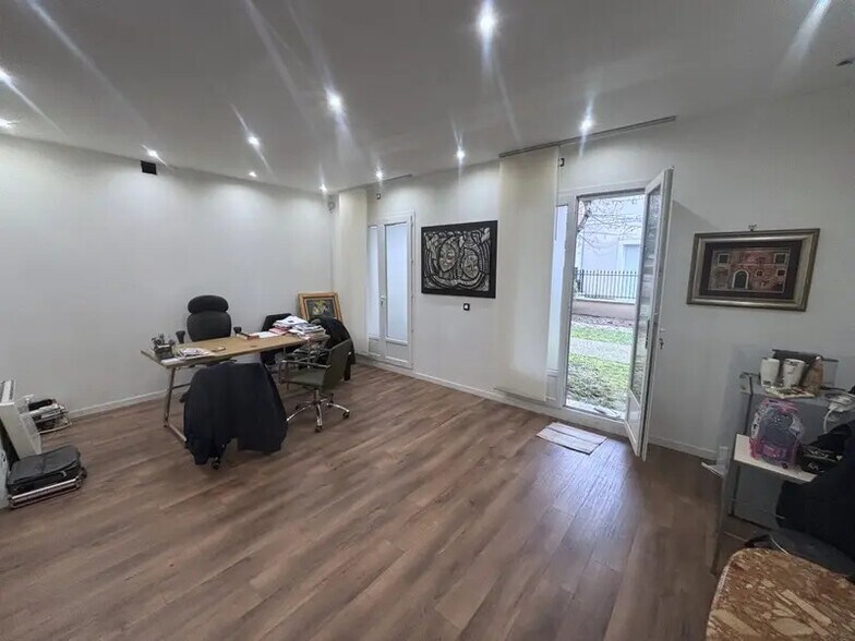 Commerce de détail dans Maisons-Alfort à vendre - Photo du bâtiment - Image 3 de 5