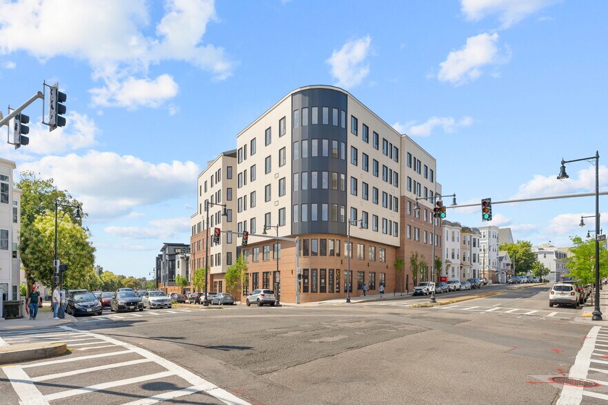 267 Old Colony Ave, South Boston, MA à vendre - Photo du bâtiment - Image 1 de 13