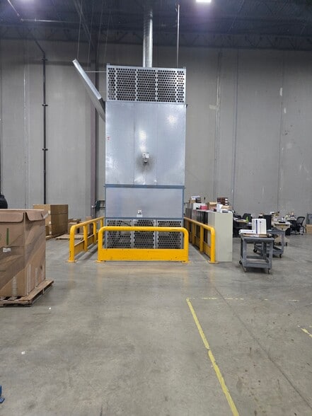 5855 Carbonmill Dr, South Bend, IN for lease - Building Photo - Image 3 of 12