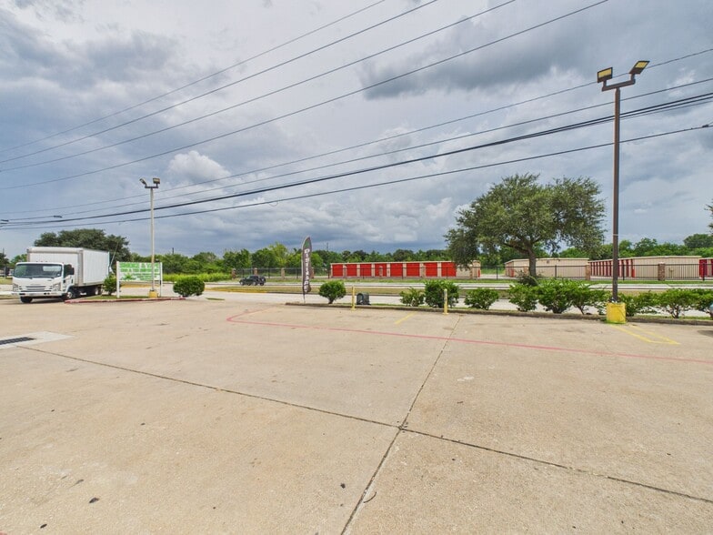 17602 W Little York Rd, Houston, TX à louer - Photo du bâtiment - Image 3 de 14