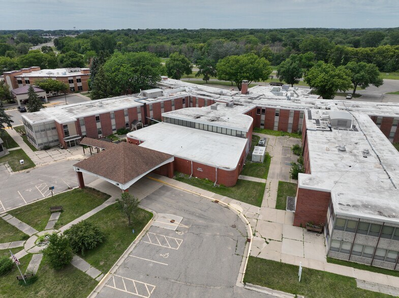 901 Luther Pl, Albert Lea, MN à vendre - Communauté Matterport - Image 3 de 33