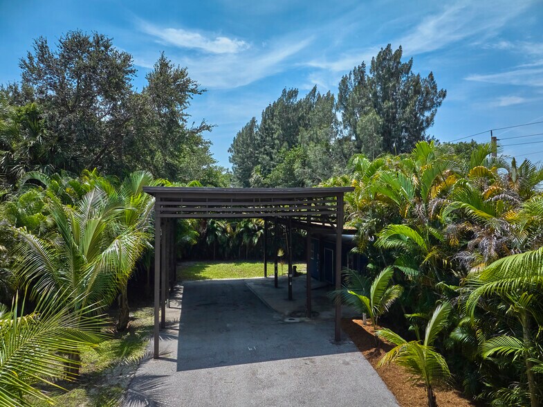 2095 NE Federal Hwy, Stuart, FL à vendre - Photo du bâtiment - Image 3 de 8