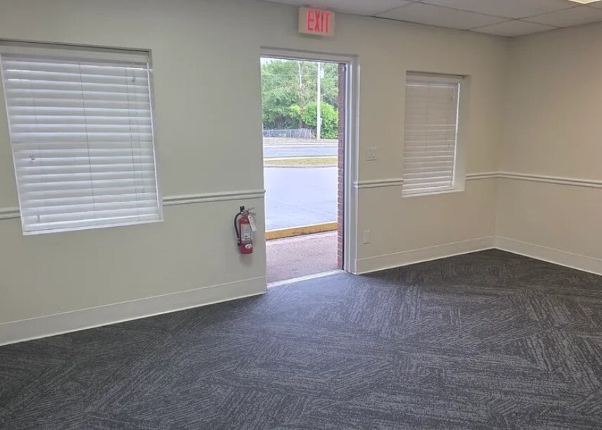 7714 Massachusetts Ave, New Port Richey, FL for lease Interior Photo- Image 1 of 4