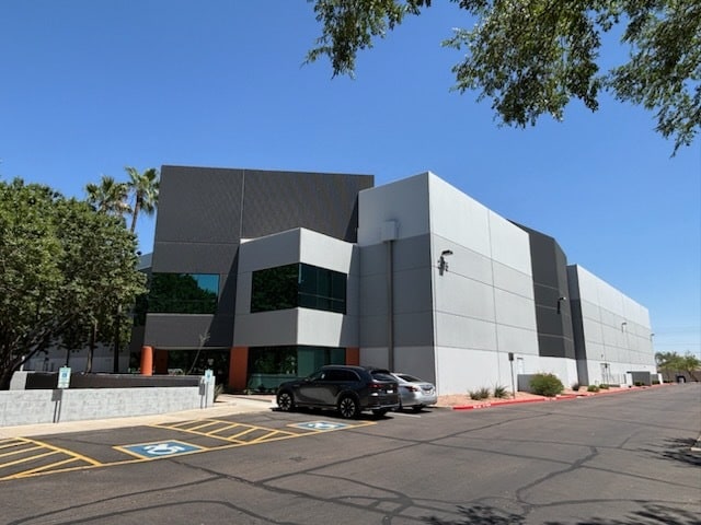 2075 W Obispo Ave, Gilbert, AZ for lease - Building Photo - Image 2 of 10