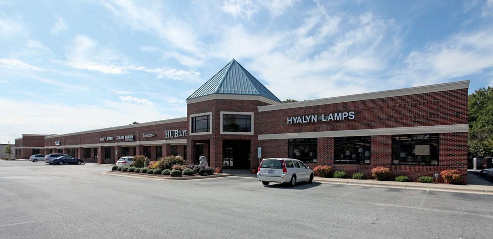 2921 Battleground Ave, Greensboro, NC for lease - Primary Photo - Image 2 of 3