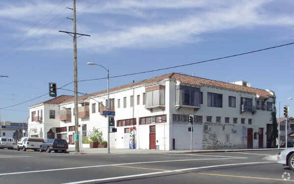 3201-3213 W 54th St, Los Angeles, CA for lease - Building Photo - Image 2 of 9