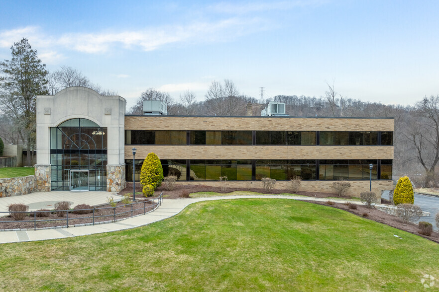 3 Campus Dr, Pleasantville, NY for lease - Building Photo - Image 2 of 8