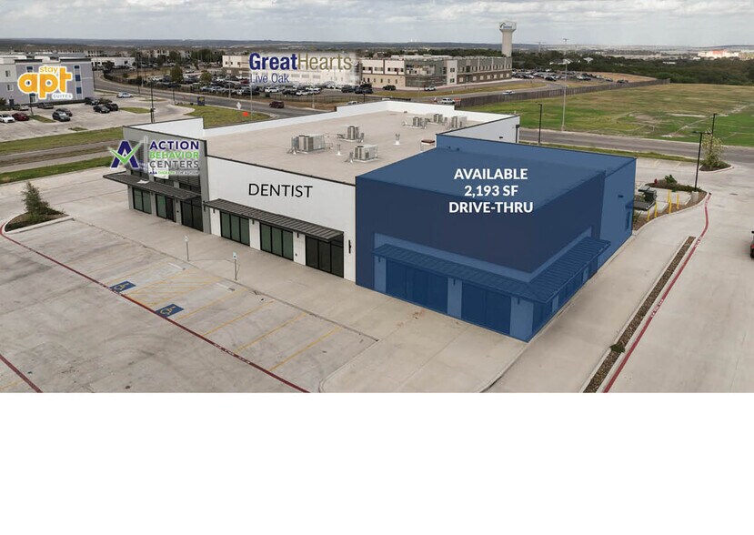 7689 N Loop 1604, Live Oak, TX à louer - Photo du bâtiment - Image 2 de 3