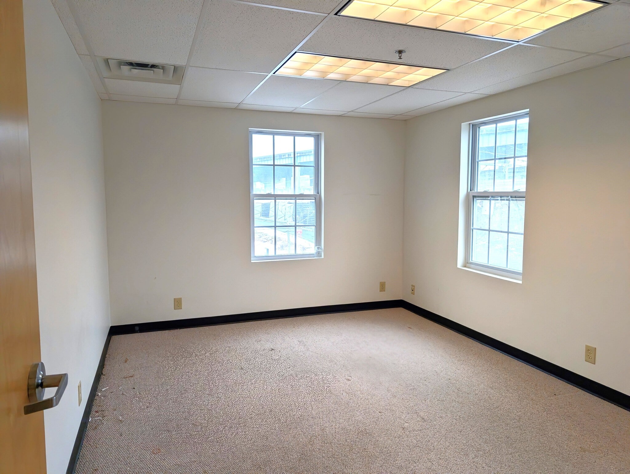 228 Meadow St, Waterbury, CT for lease Interior Photo- Image 1 of 4
