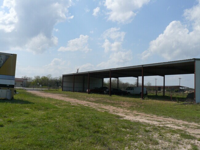 Plus de détails pour 105 Beck Rd E, Inez, TX - Flex à vendre