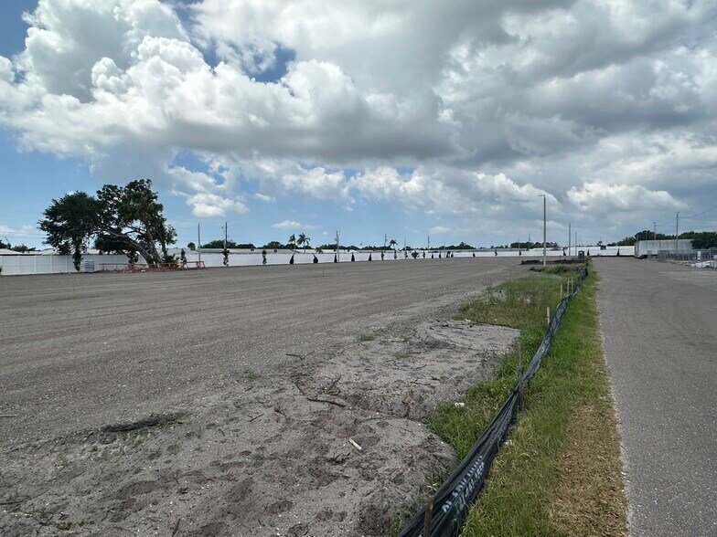 10280 US Hwy 19 N, Pinellas Park, FL à louer - Photo du bâtiment - Image 3 de 37