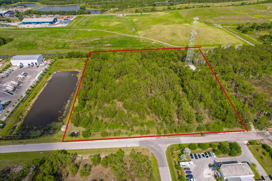 1910 SW Poma Dr, Palm City, FL à vendre - Photo du bâtiment - Image 1 de 5