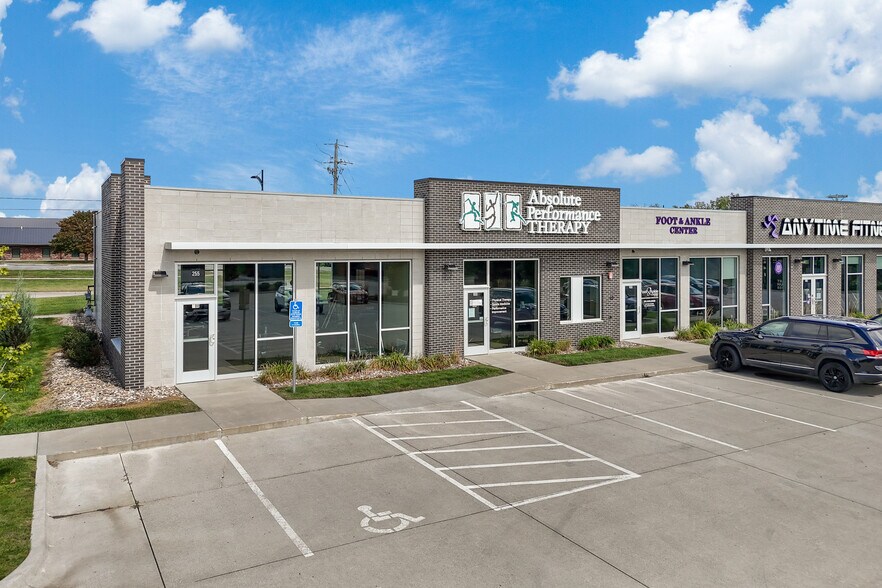 255 SW Brookside Dr, Grimes, IA à louer - Photo du bâtiment - Image 2 de 7