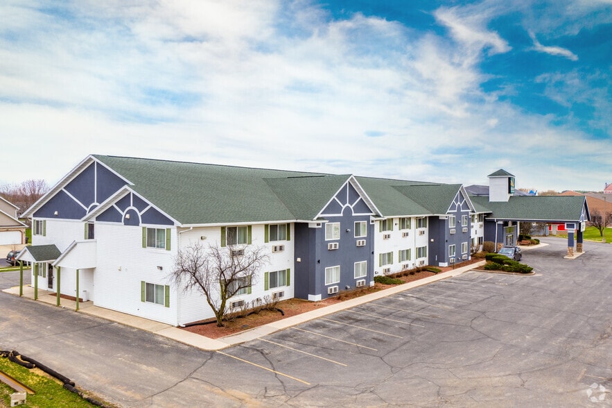 660 Nygaard St, Stoughton, WI for sale - Primary Photo - Image 1 of 4