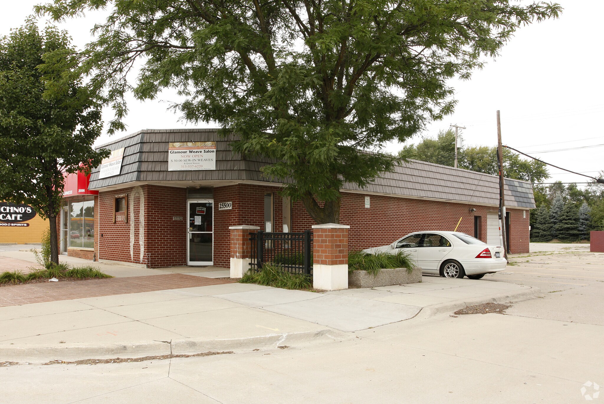 25500 5 Mile Rd, Redford, MI à vendre Photo du bâtiment- Image 1 de 4