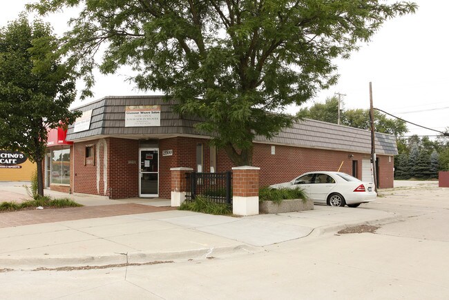 More details for 25500 5 Mile Rd, Redford Township, MI - Retail for Sale