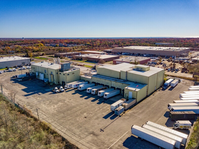 33 Rajon Rd, Bayport, NY for lease - Building Photo - Image 2 of 7