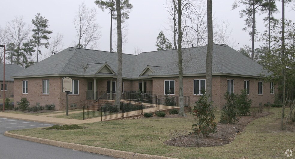 337 McLaws Cir, Williamsburg, VA à louer - Photo du bâtiment - Image 2 de 7