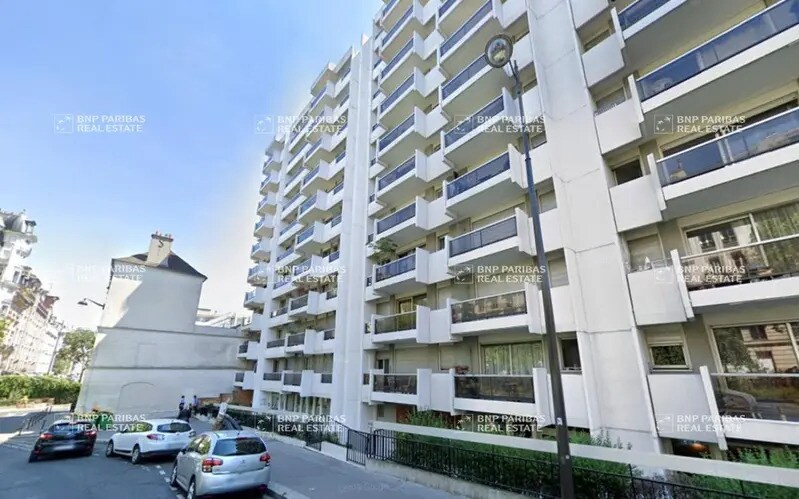 Multifamily in Paris for sale Building Photo- Image 1 of 9