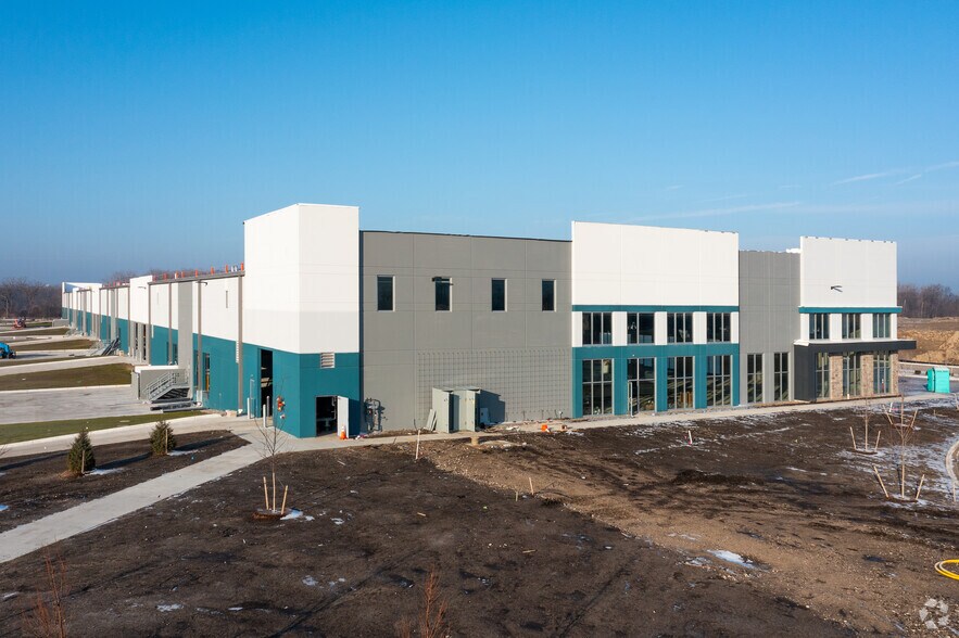 10100 Assembly Park Dr, Wixom, MI for lease - Primary Photo - Image 1 of 8