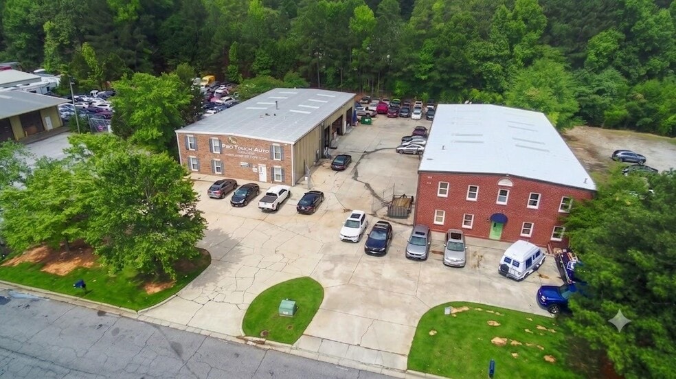 190 Industrial Way, Fayetteville, GA à vendre - Photo du bâtiment - Image 2 de 4