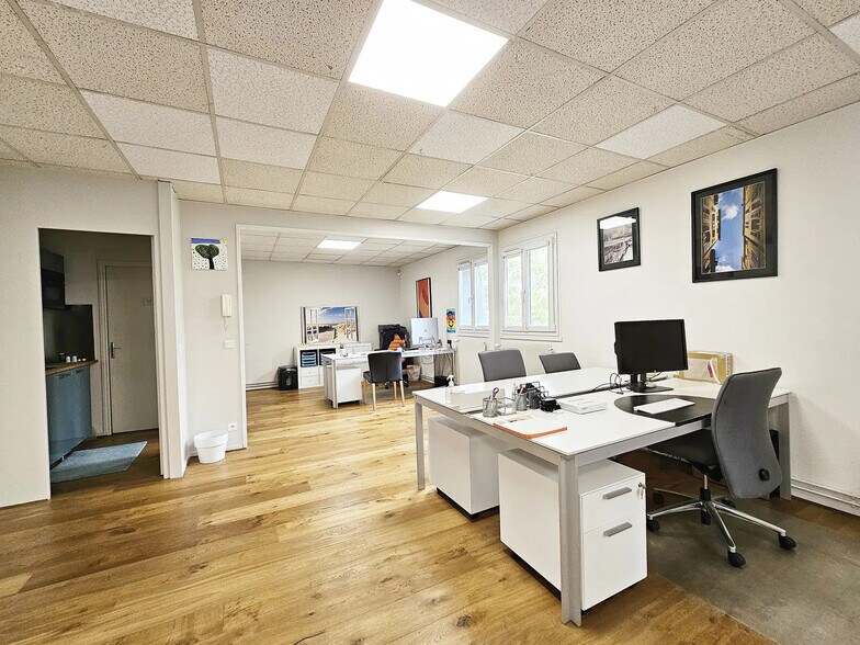 10 Avenue Du Général De Gaulle, Pontault-Combault for lease - Interior Photo - Image 2 of 8