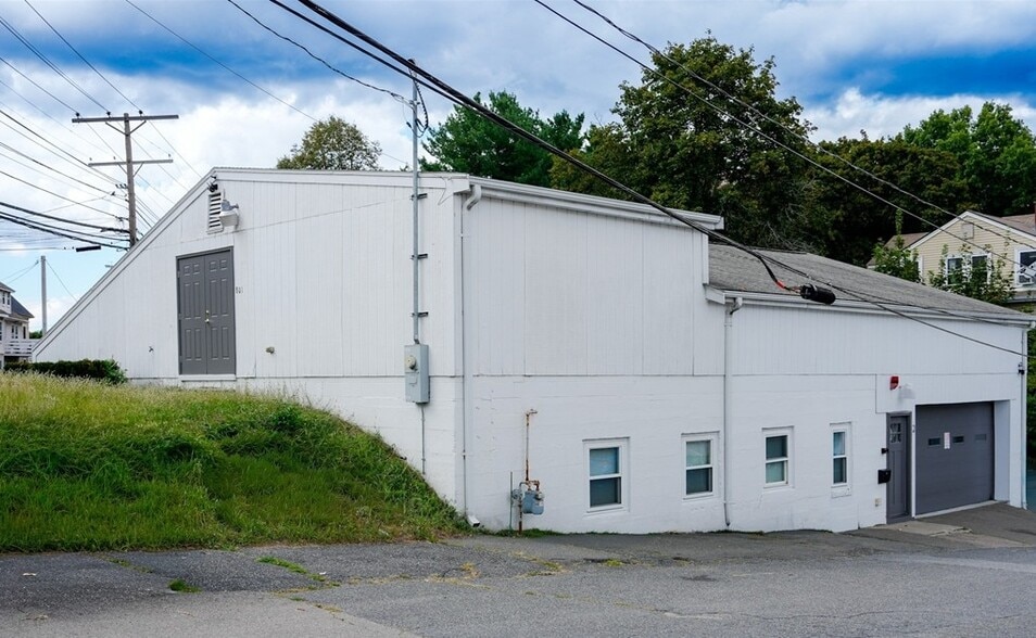 2 Rhubena St, Framingham, MA à vendre - Photo du bâtiment - Image 3 de 12