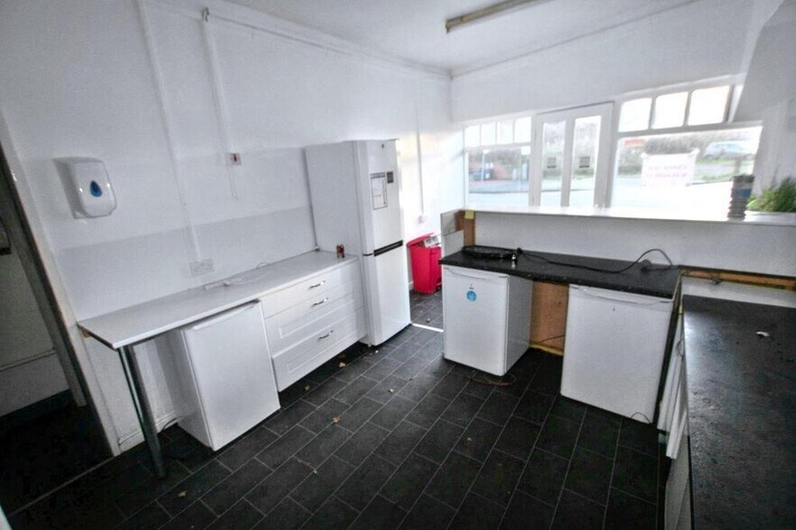 4 Westminster Rd, Ellesmere Port à vendre - Photo du bâtiment - Image 2 de 45