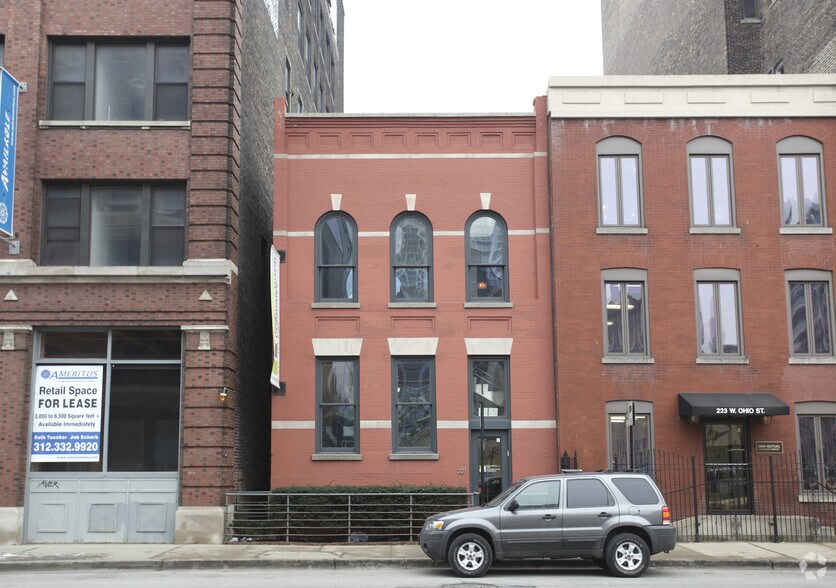 221 W Ohio St, Chicago, IL à vendre - Photo du bâtiment - Image 2 de 4