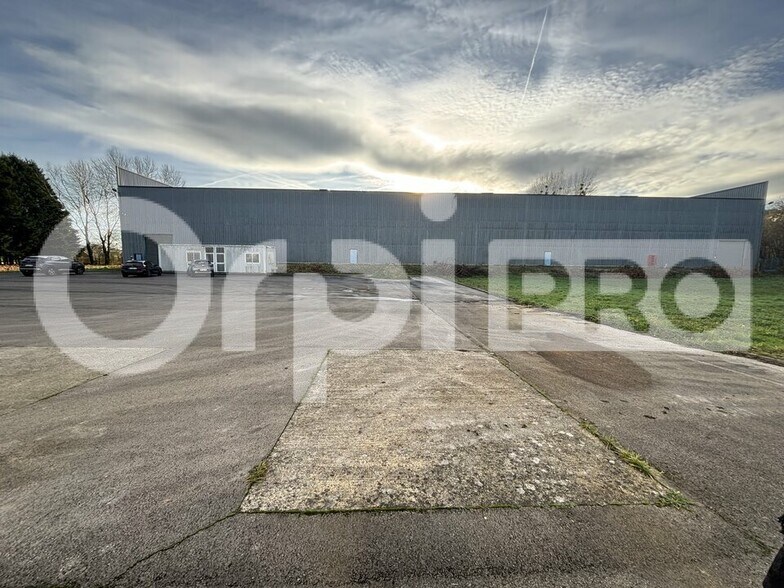 Local d'activités dans Beauvais à vendre - Photo du bâtiment - Image 1 de 4