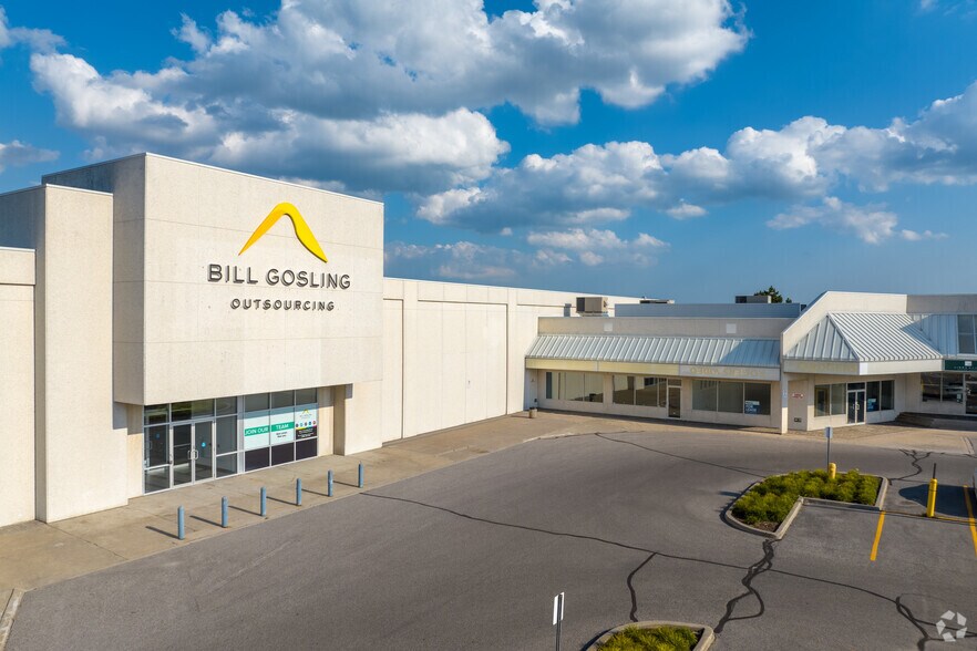 16635 Yonge St, Newmarket, ON à louer - Photo du bâtiment - Image 3 de 5