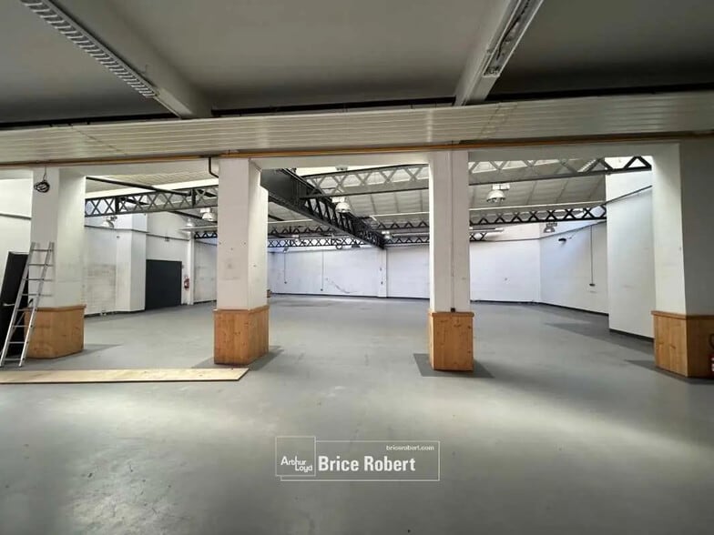 Office in Lyon for lease - Interior Photo - Image 2 of 6