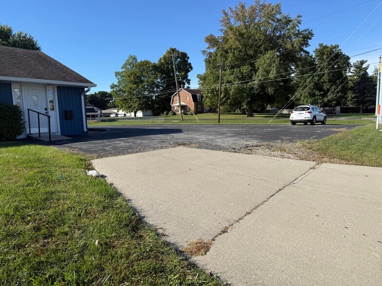 1185 W County Line Rd, Greenwood, IN à louer - Photo du bâtiment - Image 2 de 14